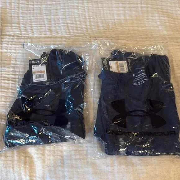 Lot of 2 NWT Under Armour Navy and black v neck tech t shirts. Short sleeve - Picture 1 of 5